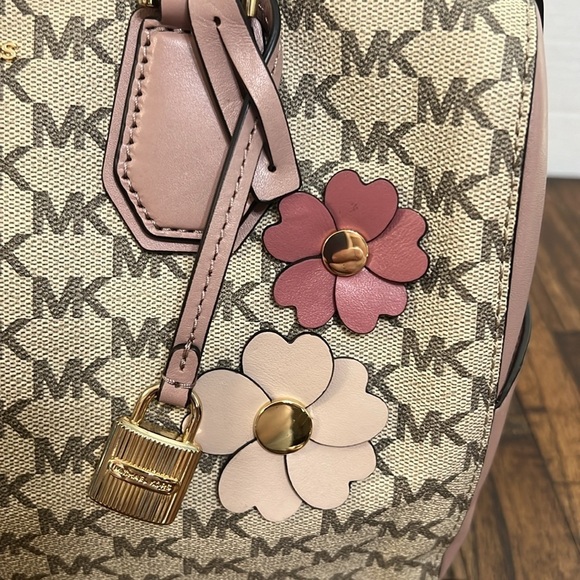 Michael Kors Bag Floral Appliqué Mercer Medium Duffel Natural pink gold hardware - Picture 10 of 17
